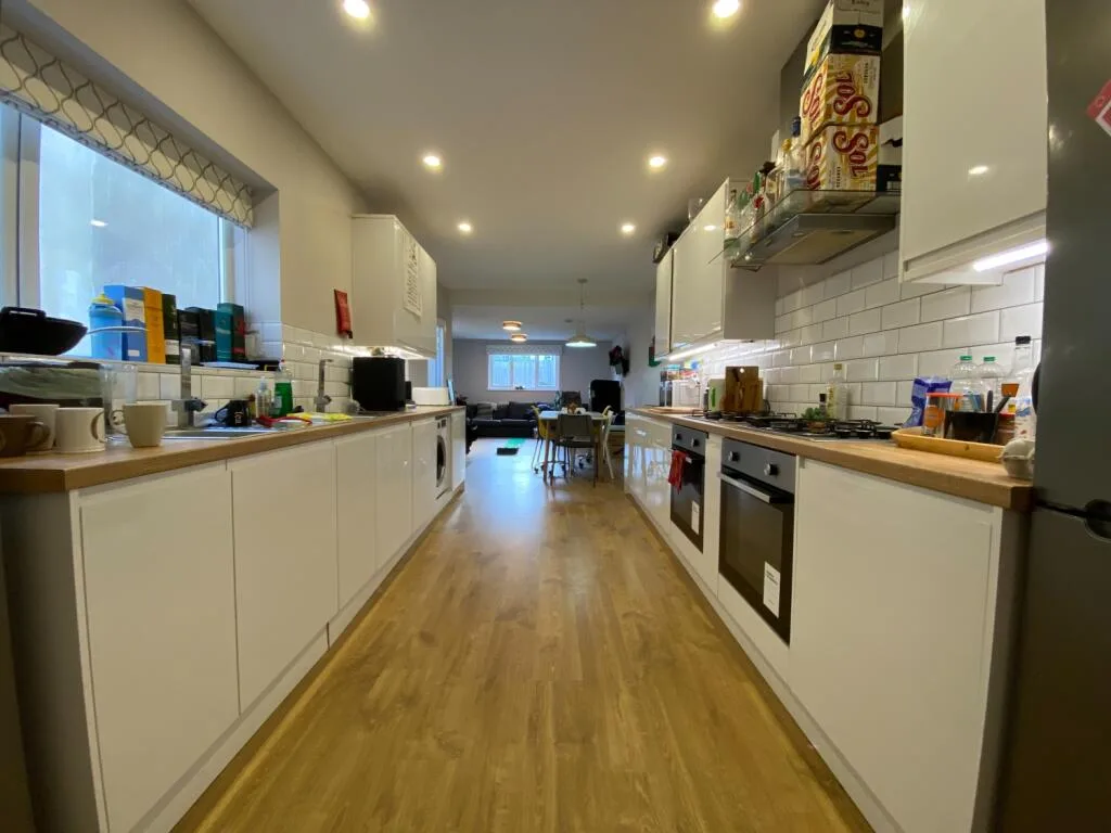 8 bedroom terraced house for rent