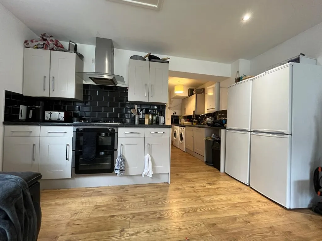 7 bedroom terraced house for rent