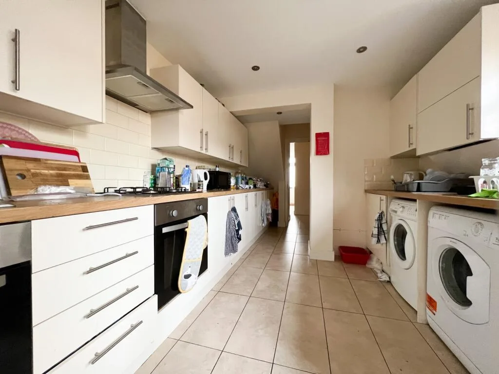 7 bedroom terraced house for rent