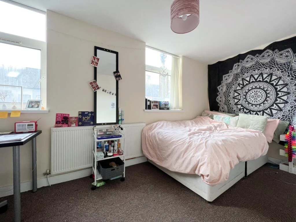 7 bedroom terraced house for rent