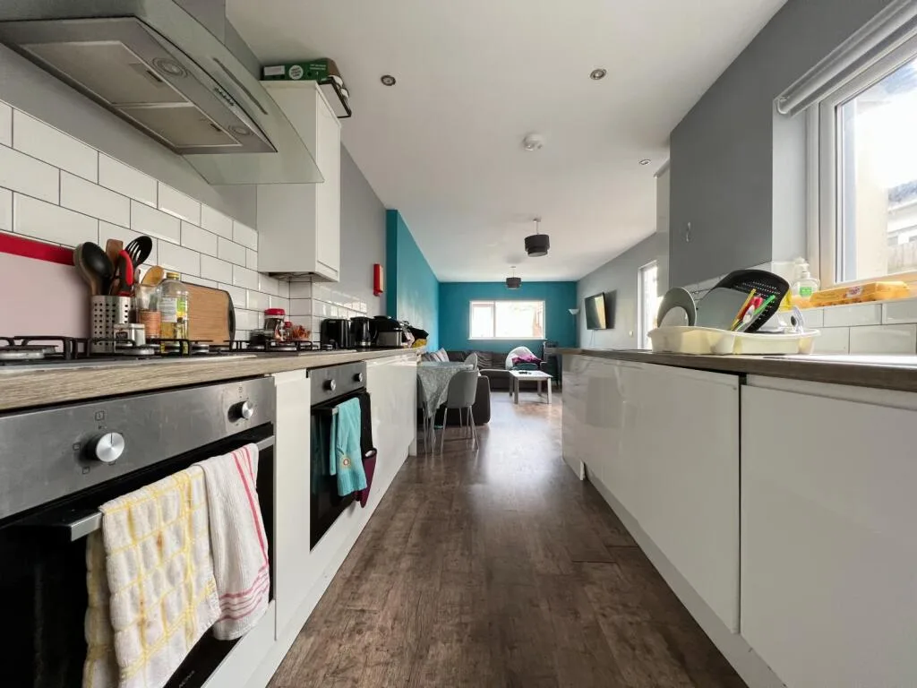 8 bedroom terraced house for rent