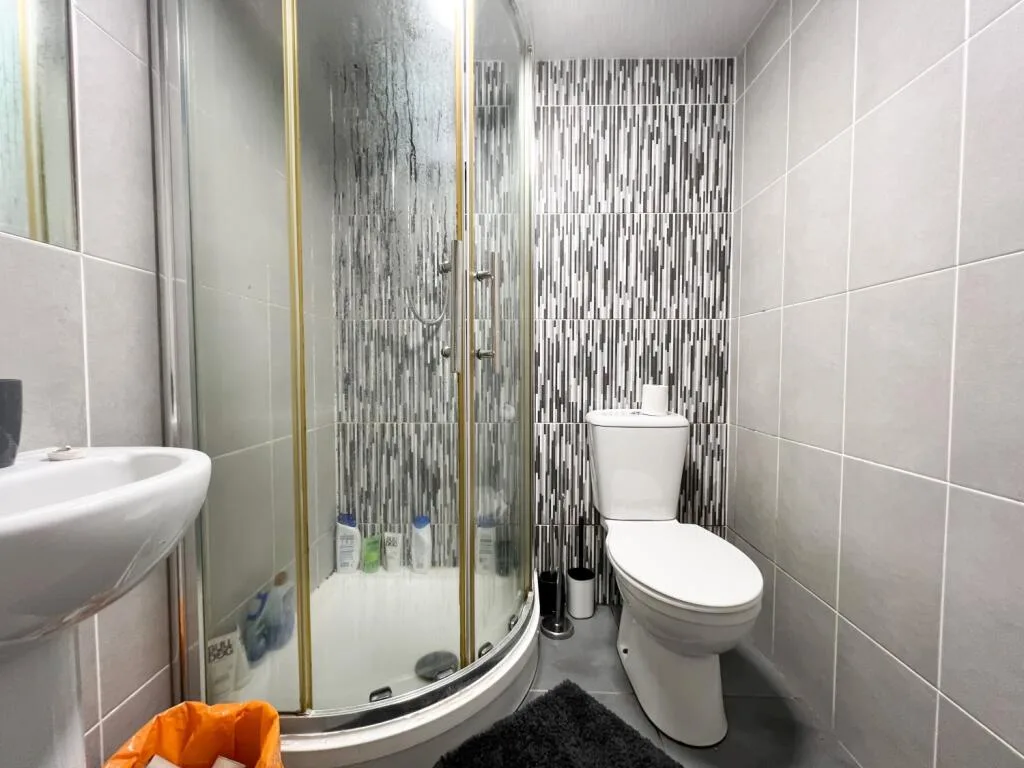 8 bedroom terraced house for rent