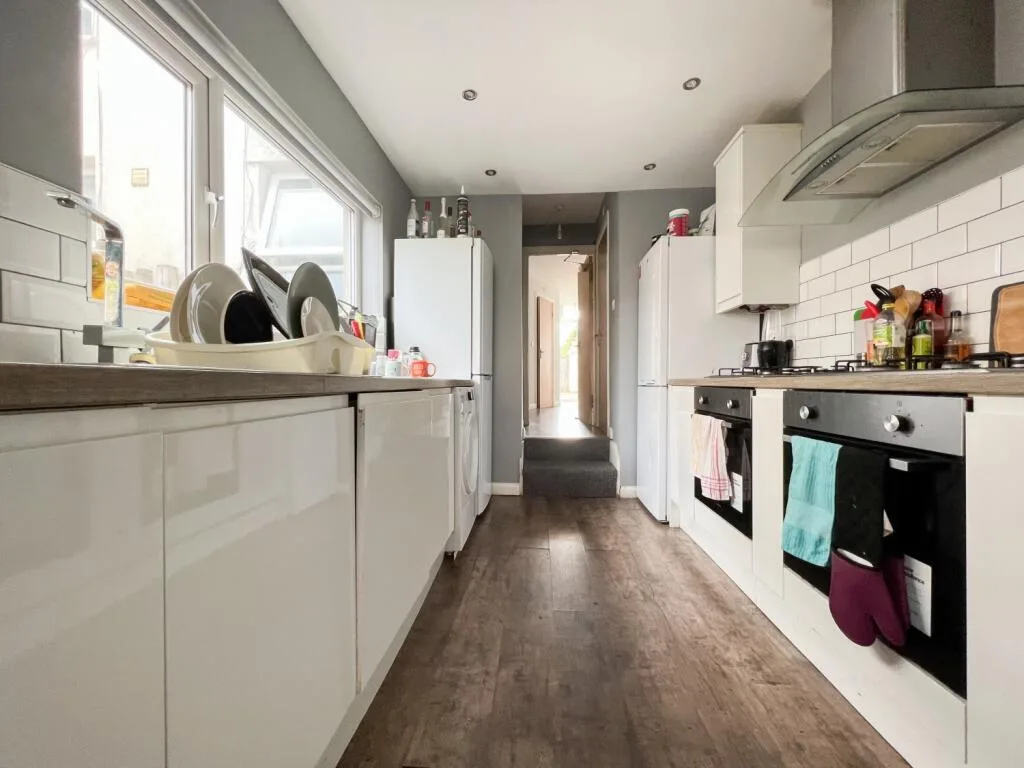 8 bedroom terraced house for rent