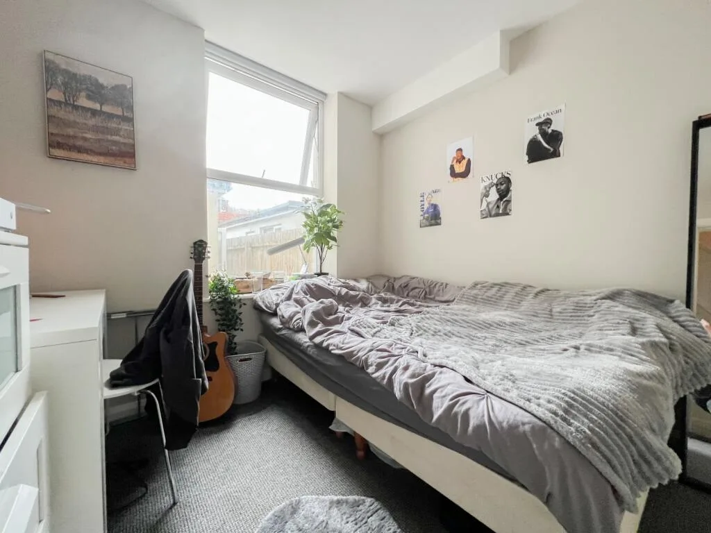 8 bedroom terraced house for rent