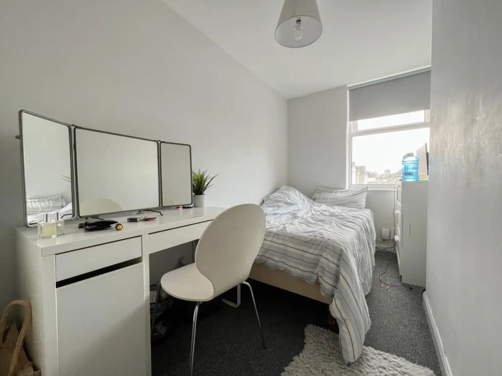 8 bedroom terraced house for rent