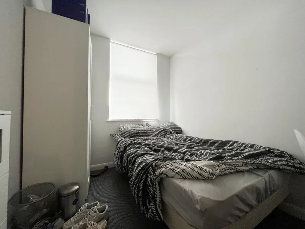 8 bedroom terraced house for rent