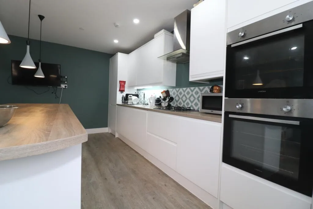 6 bedroom flat for rent