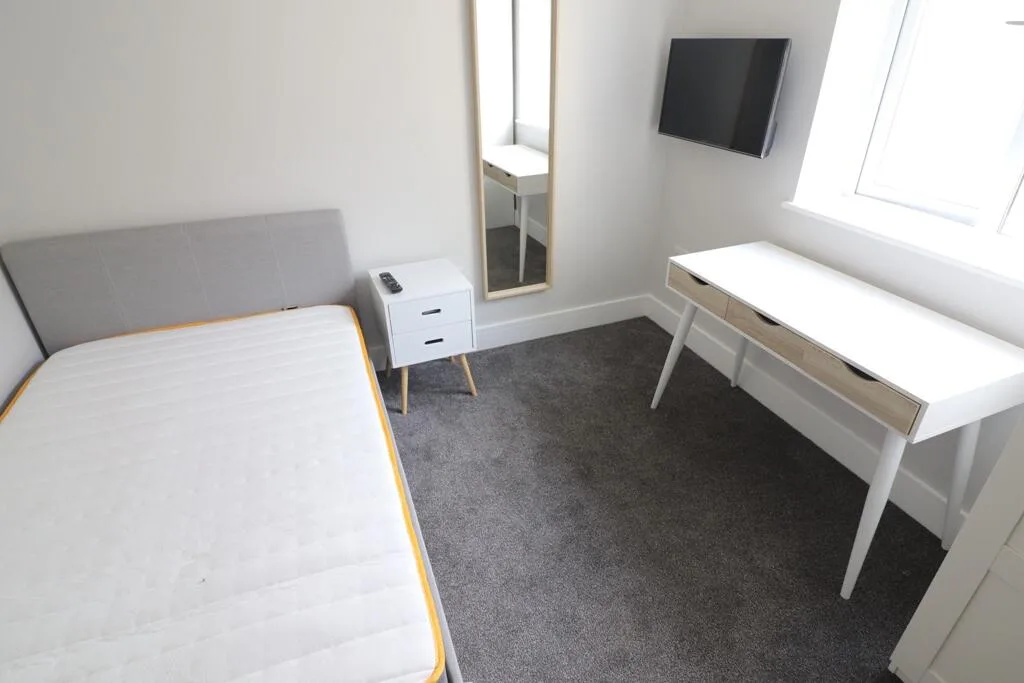 6 bedroom flat for rent