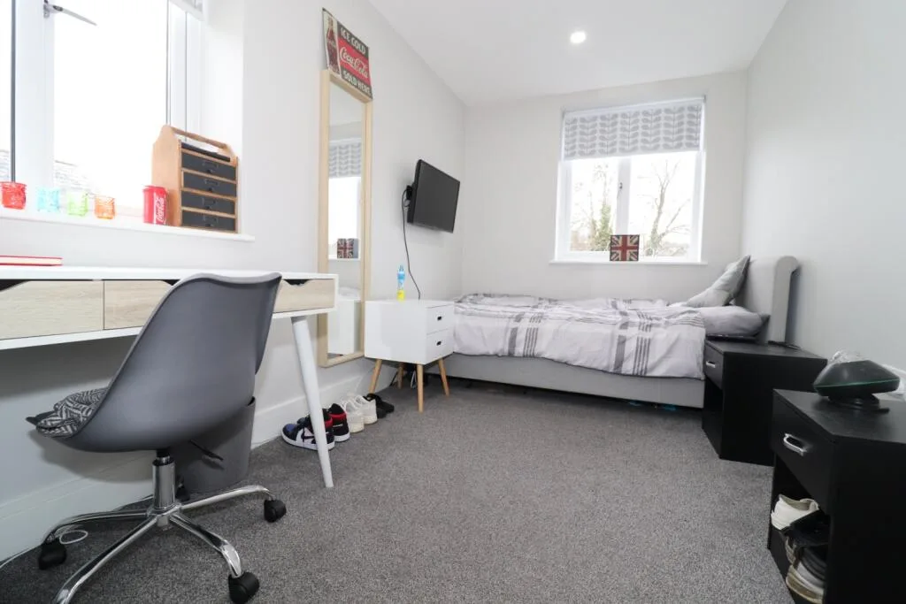 6 bedroom flat for rent
