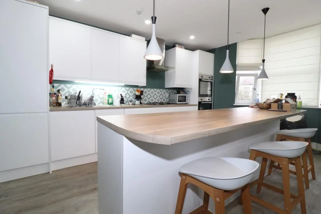 6 bedroom flat for rent