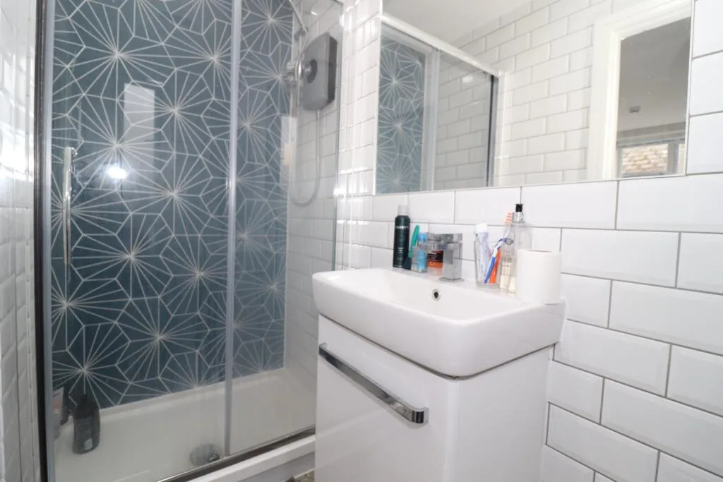 6 bedroom flat for rent