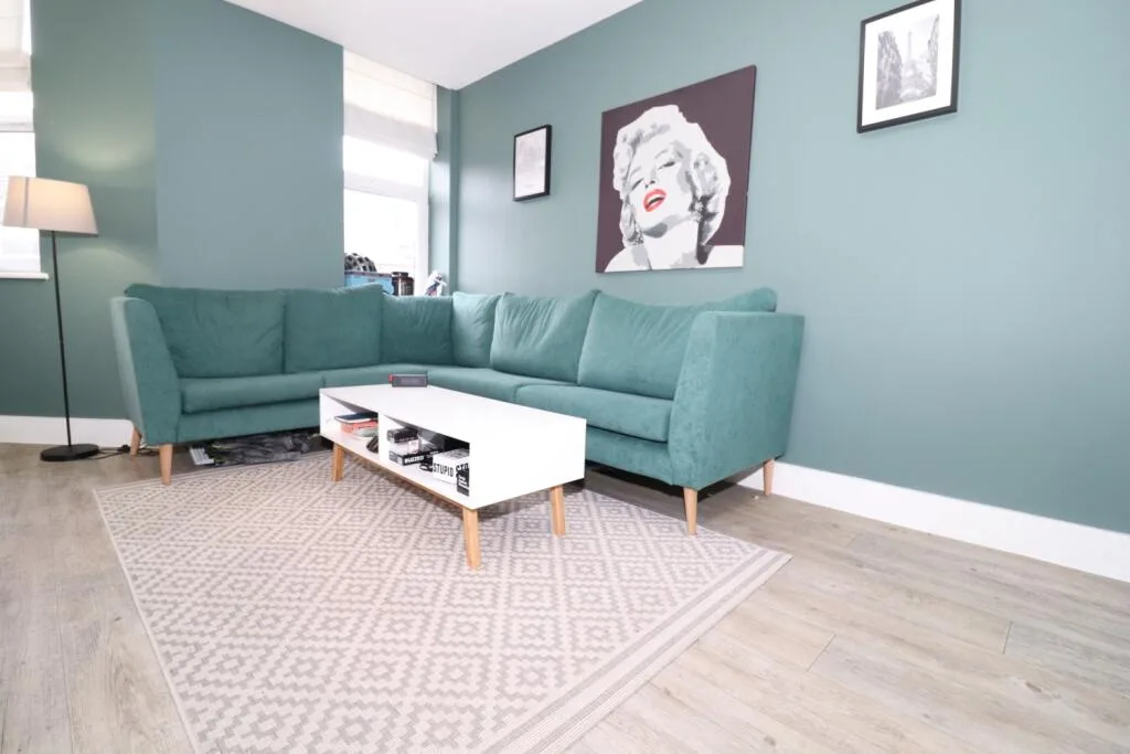 6 bedroom flat for rent