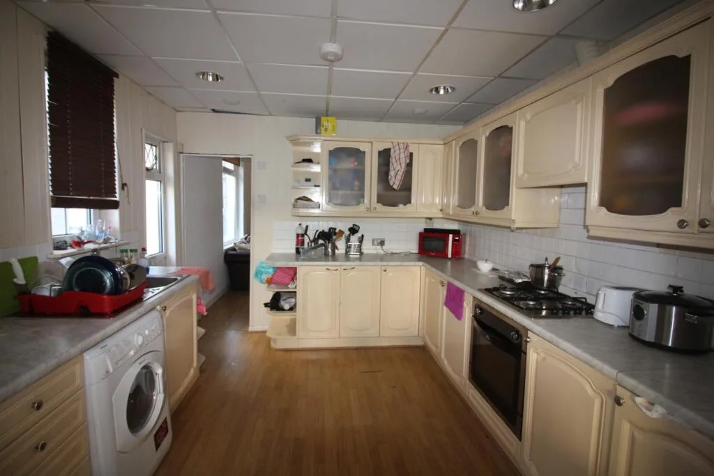 5 bedroom terraced house for rent