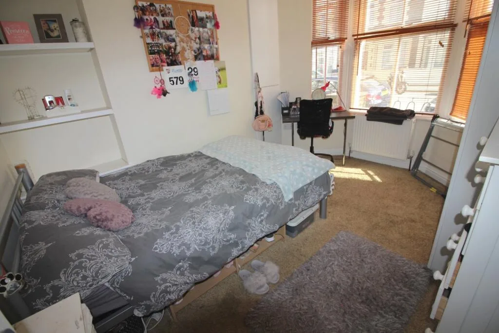 5 bedroom terraced house for rent