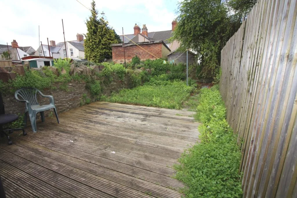 5 bedroom terraced house for rent