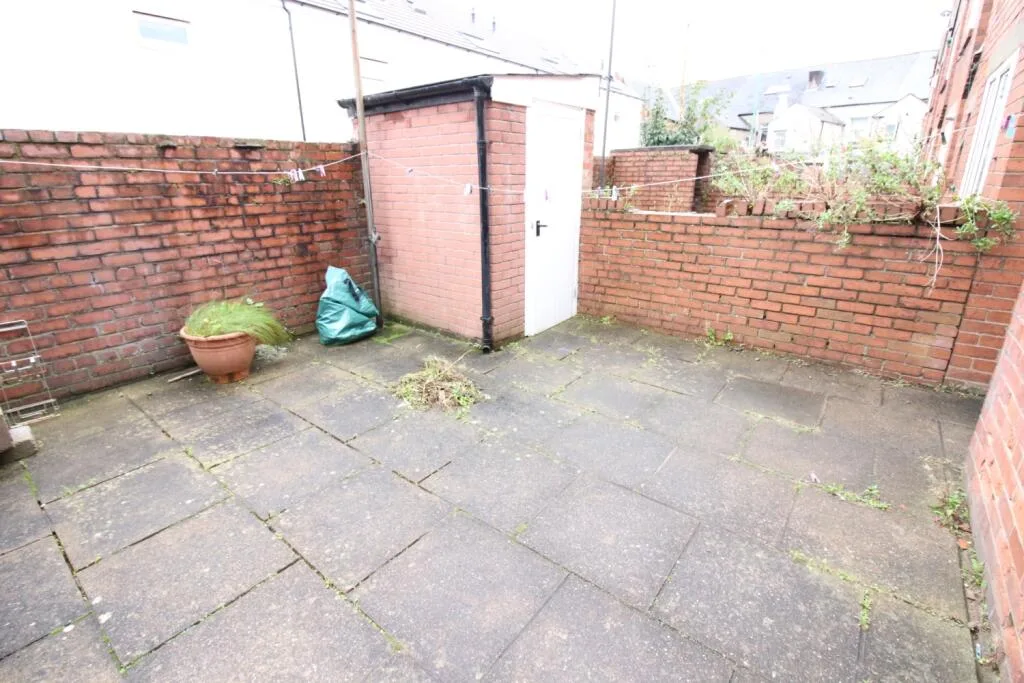 5 bedroom terraced house for rent