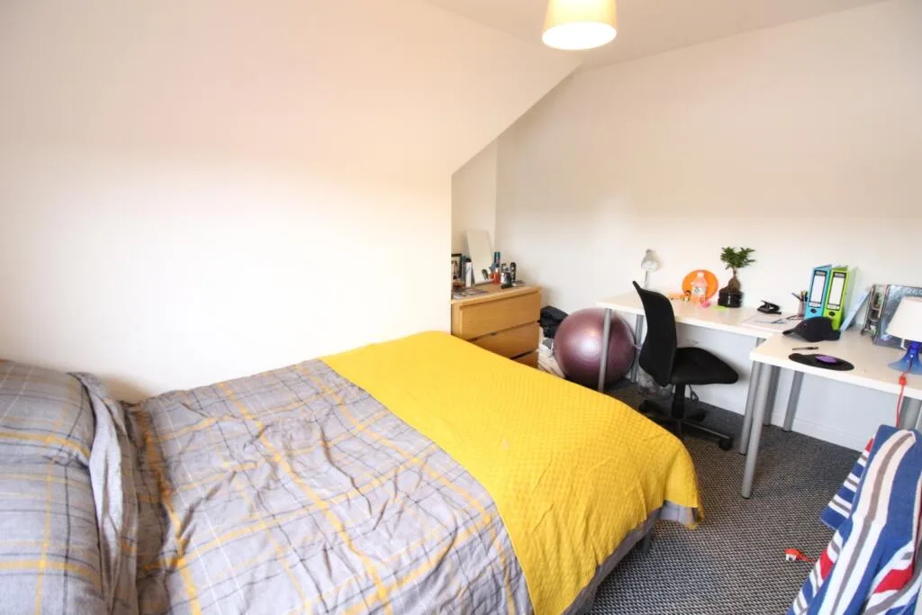5 bedroom terraced house for rent
