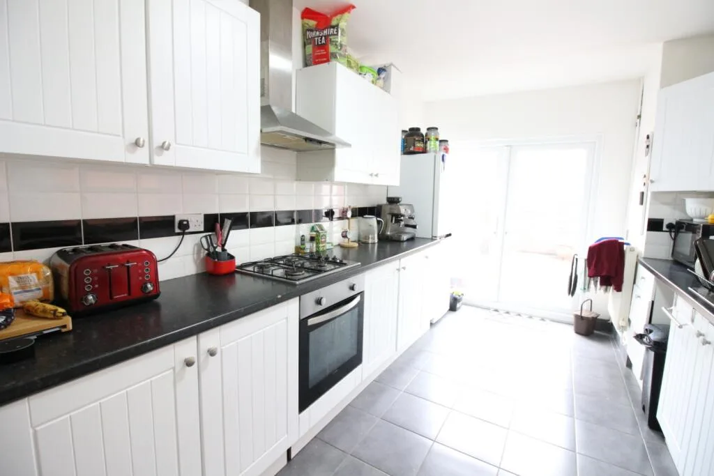 5 bedroom terraced house for rent