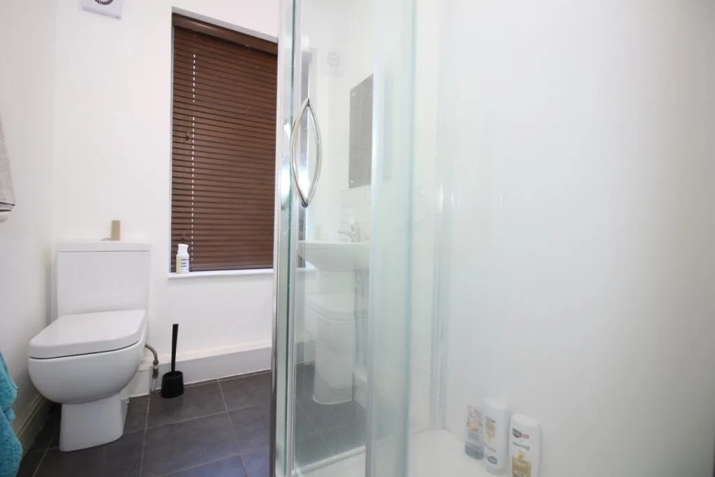 6 bedroom terraced house for rent