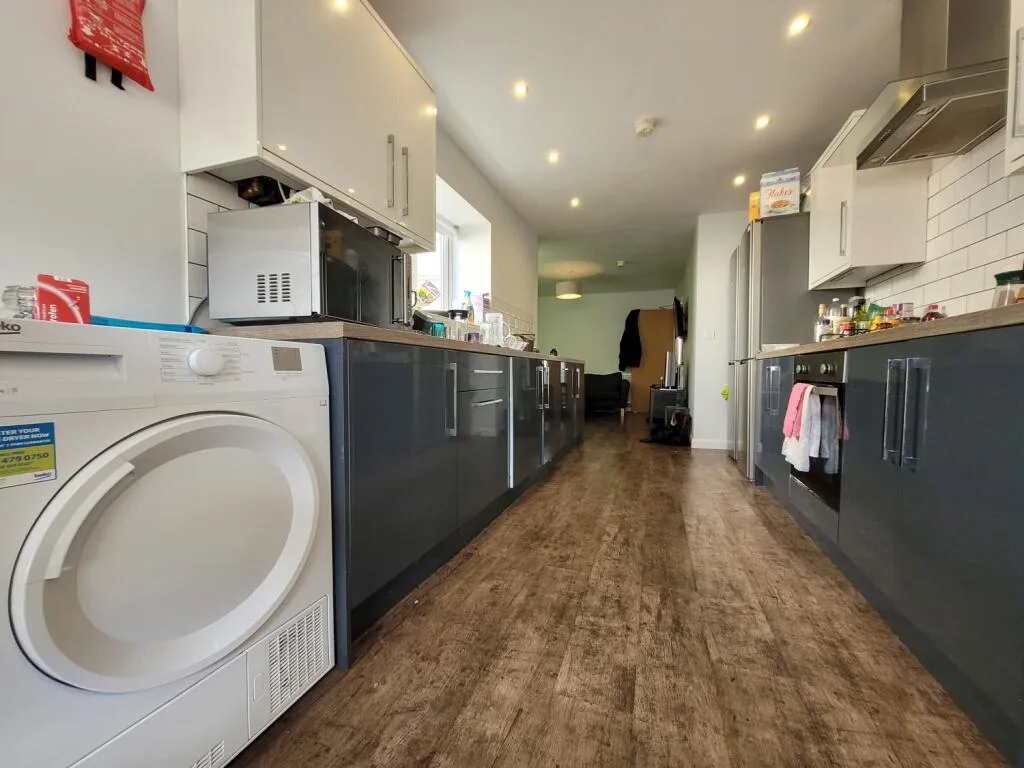 6 bedroom terraced house for rent
