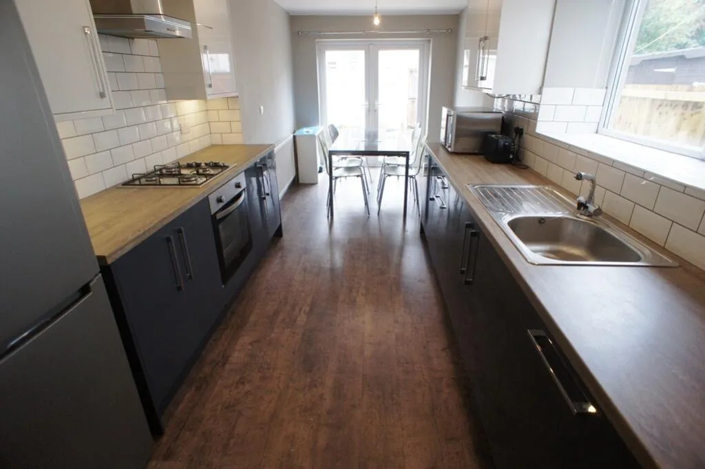 6 bedroom terraced house for rent