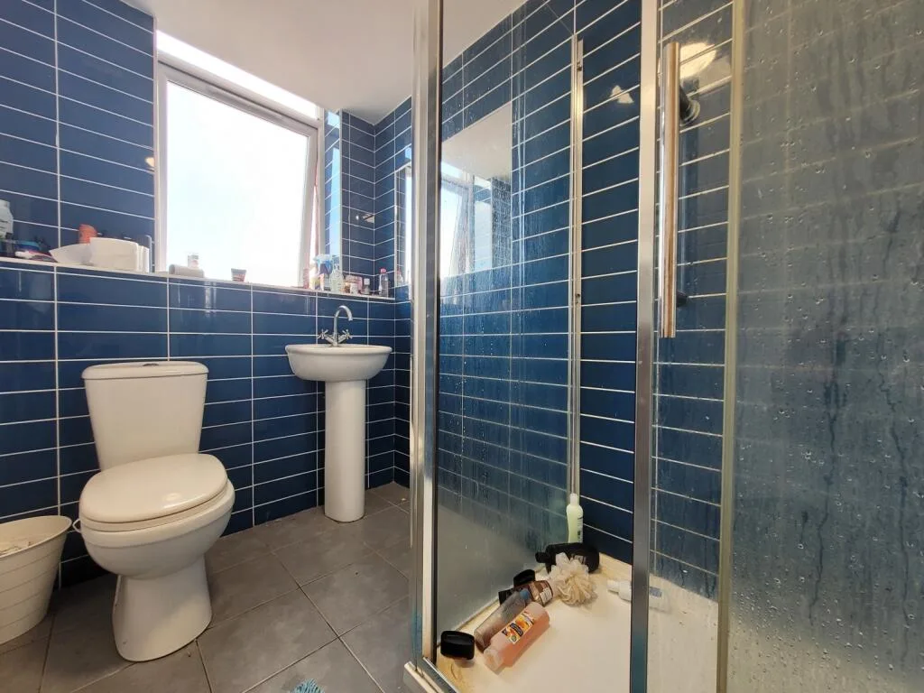 6 bedroom terraced house for rent