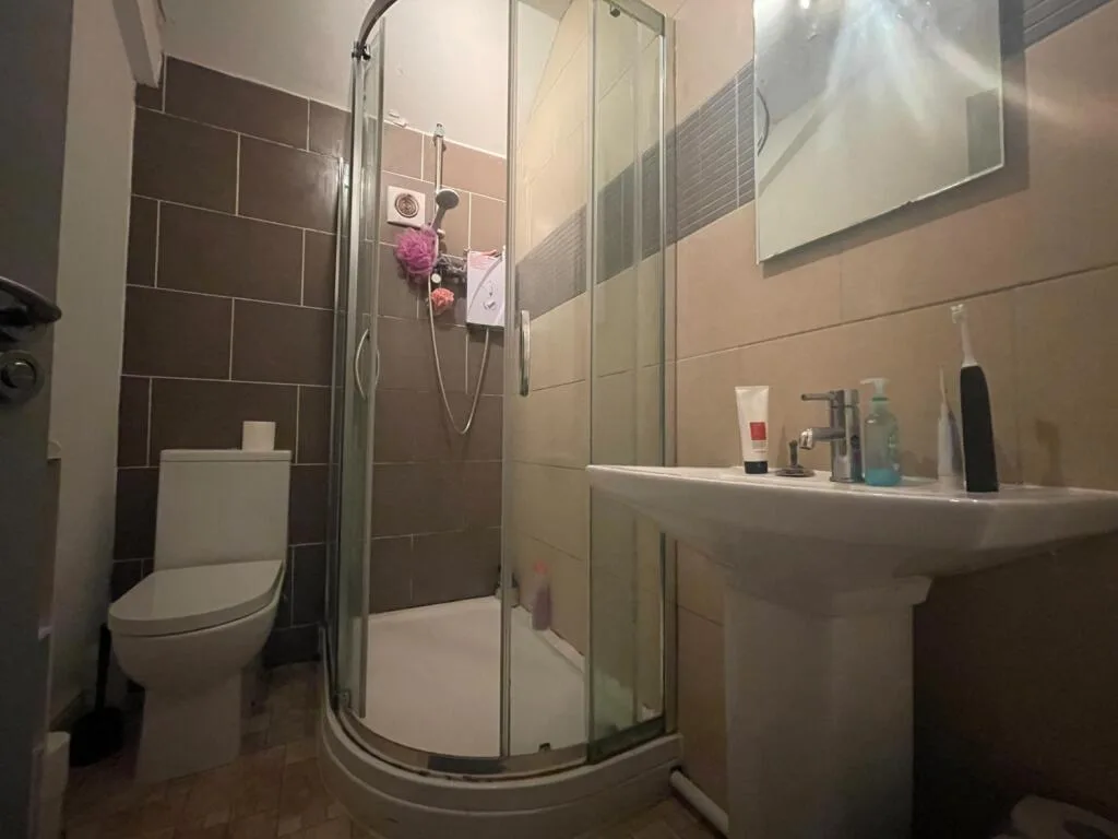 5 bedroom terraced house for rent
