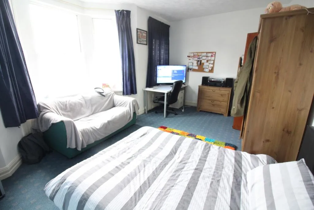 5 bedroom terraced house for rent