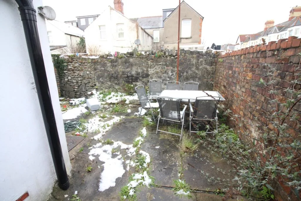 5 bedroom terraced house for rent