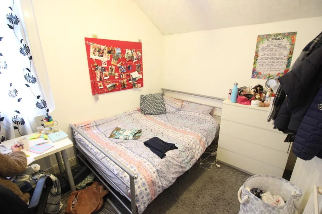 5 bedroom terraced house for rent