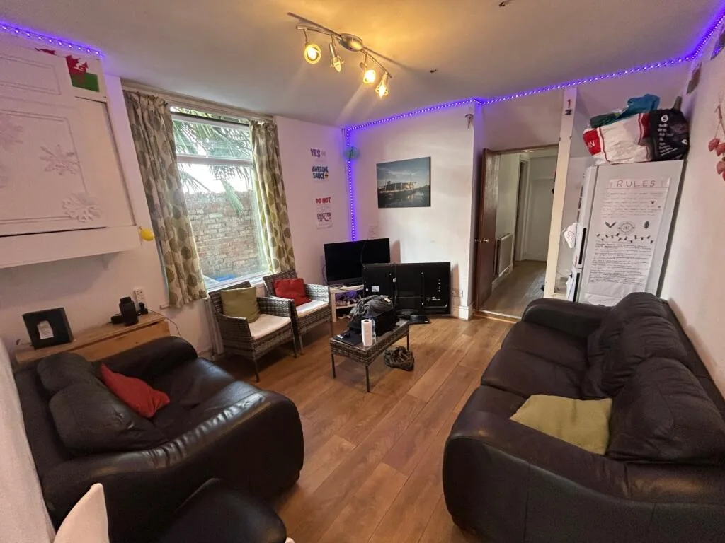 5 bedroom terraced house for rent