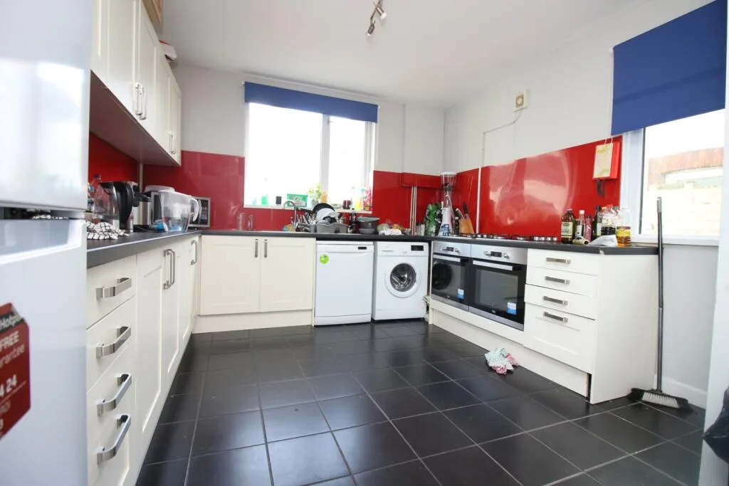 6 bedroom terraced house for rent