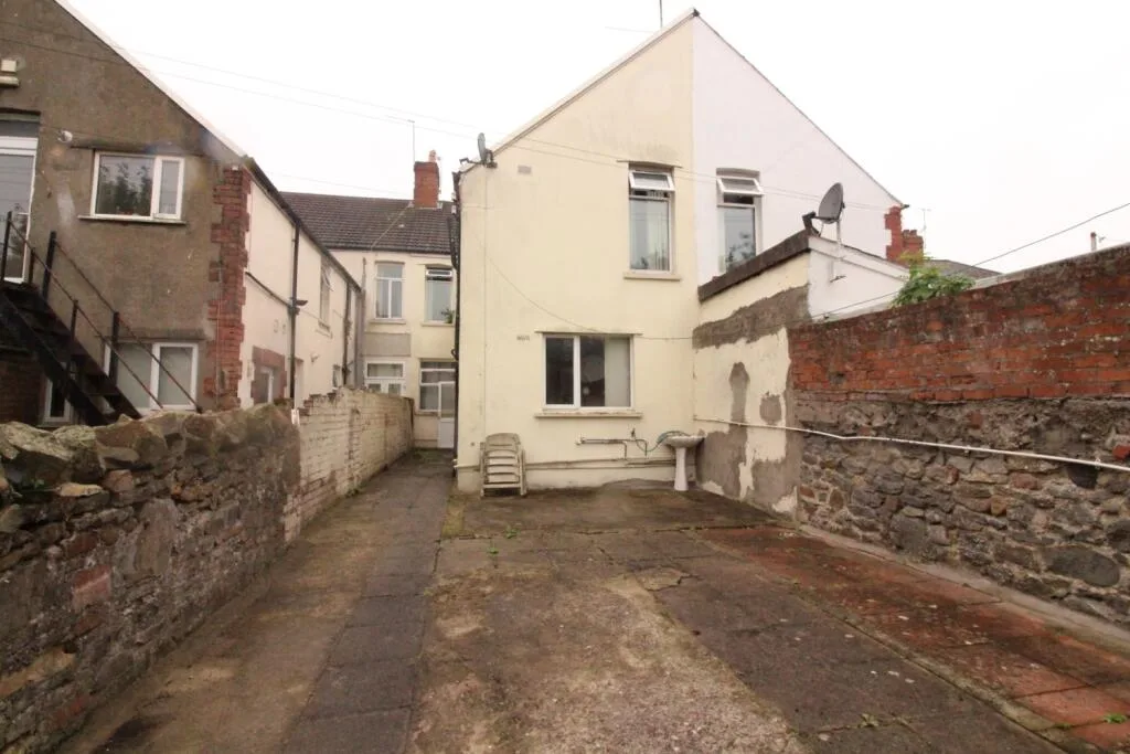6 bedroom terraced house for rent