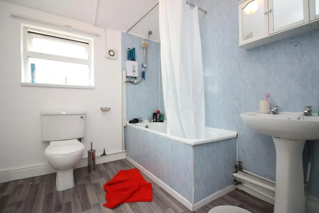 6 bedroom terraced house for rent