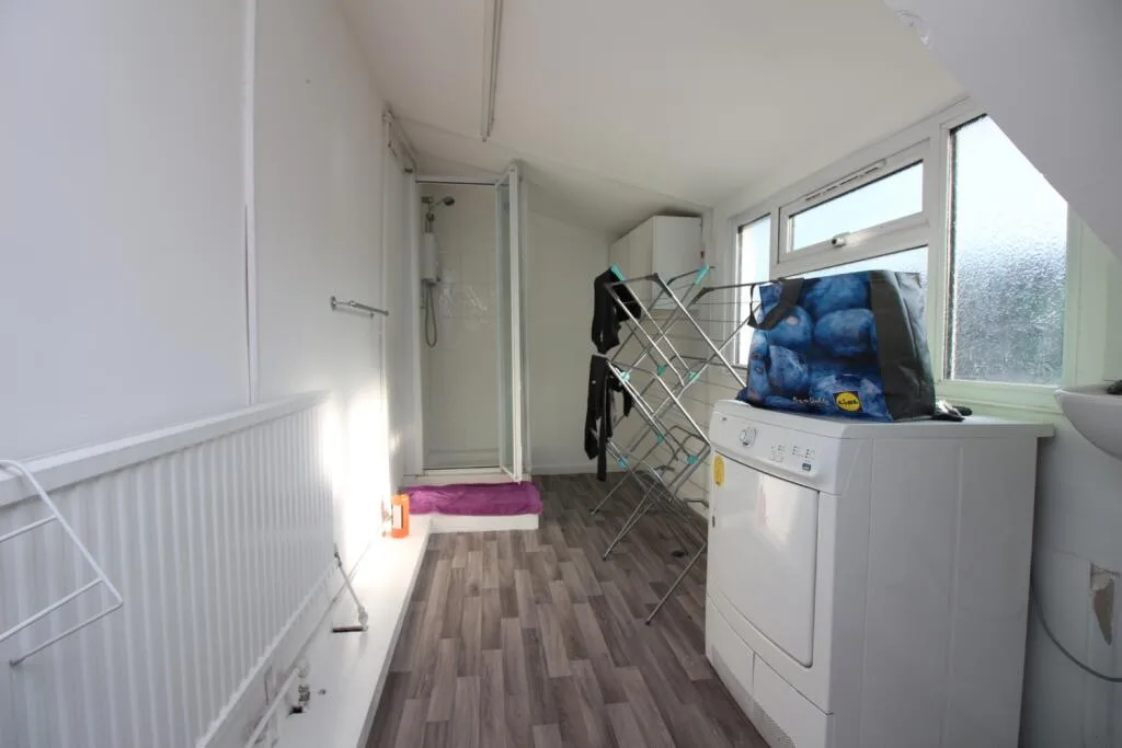 6 bedroom terraced house for rent