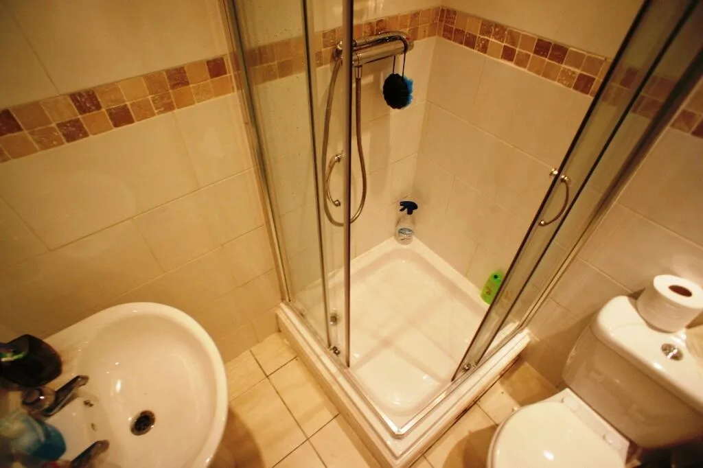 5 bedroom end of terrace house for rent