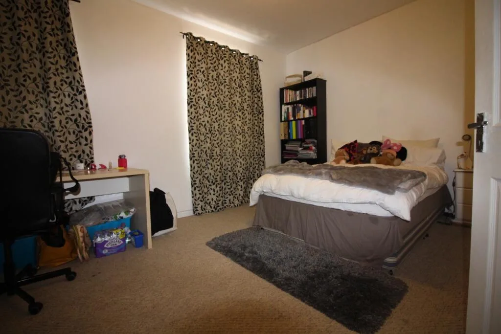 5 bedroom end of terrace house for rent