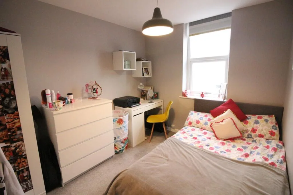 6 bedroom terraced house for rent