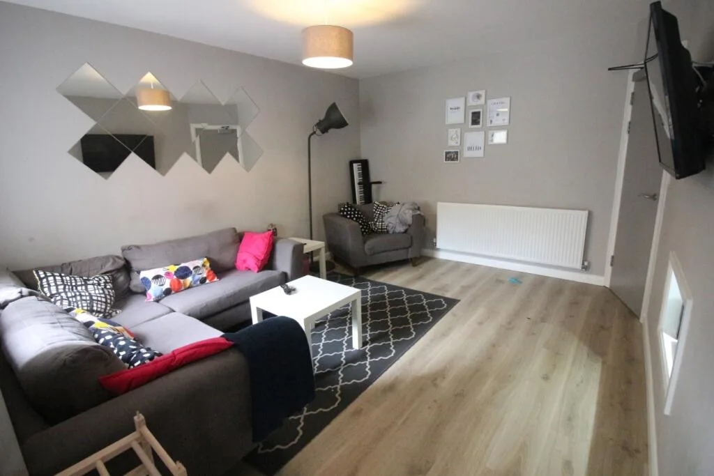 6 bedroom terraced house for rent