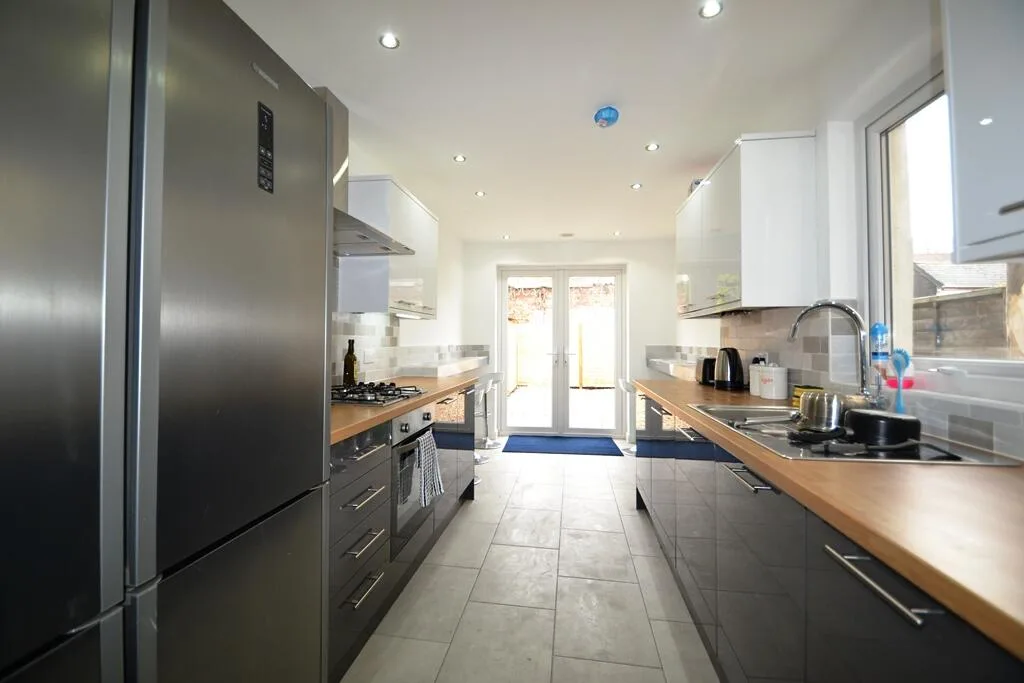 6 bedroom terraced house for rent