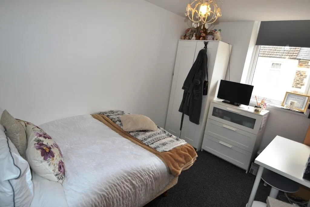 6 bedroom terraced house for rent