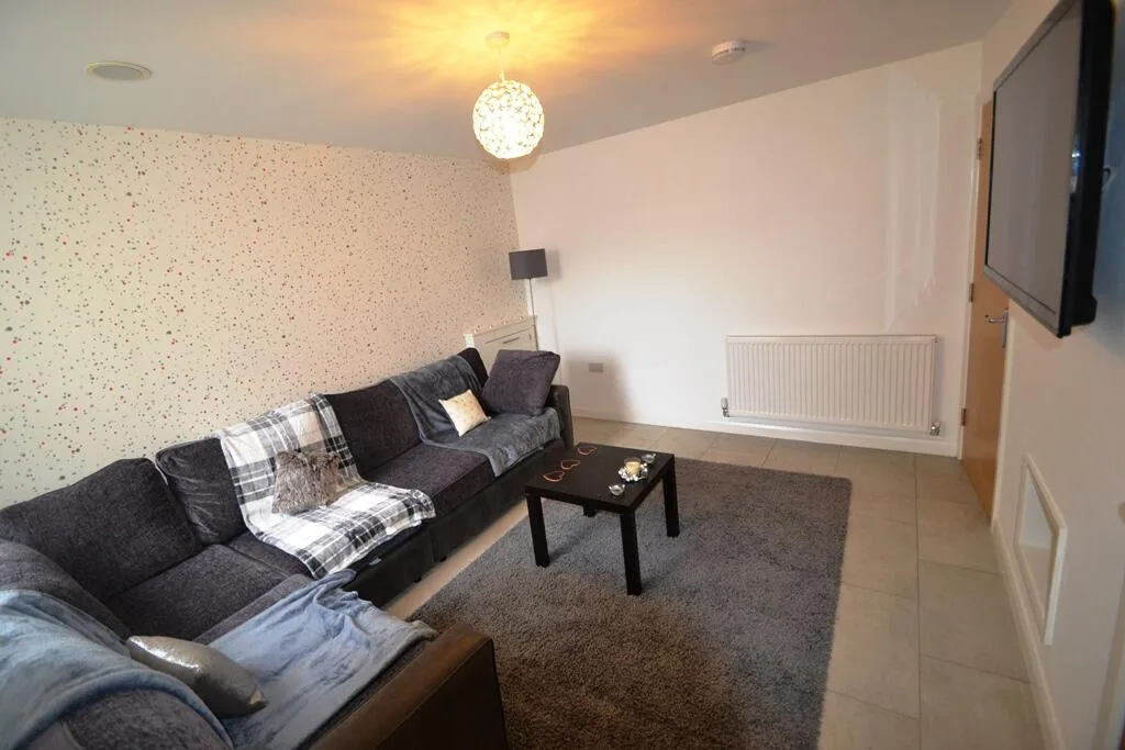 6 bedroom terraced house for rent