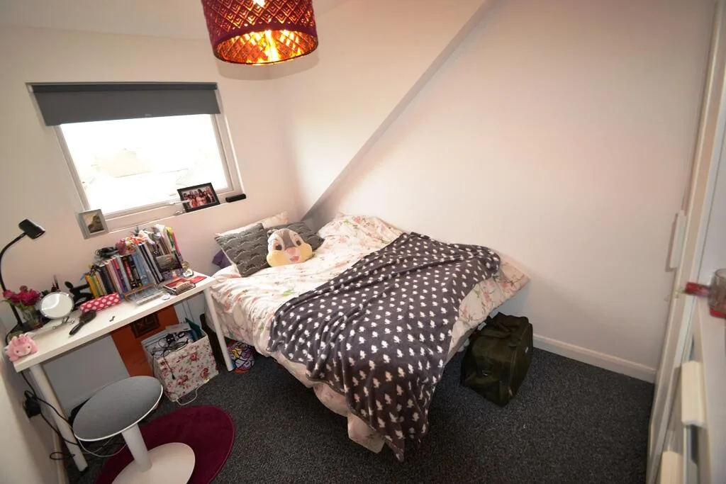 6 bedroom terraced house for rent