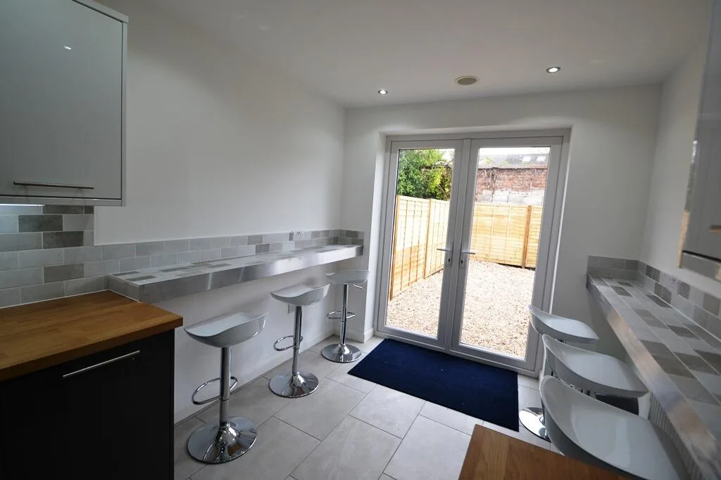 6 bedroom terraced house for rent