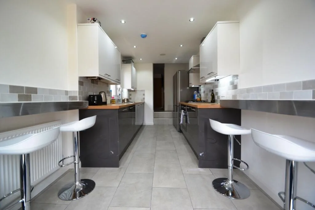 6 bedroom terraced house for rent