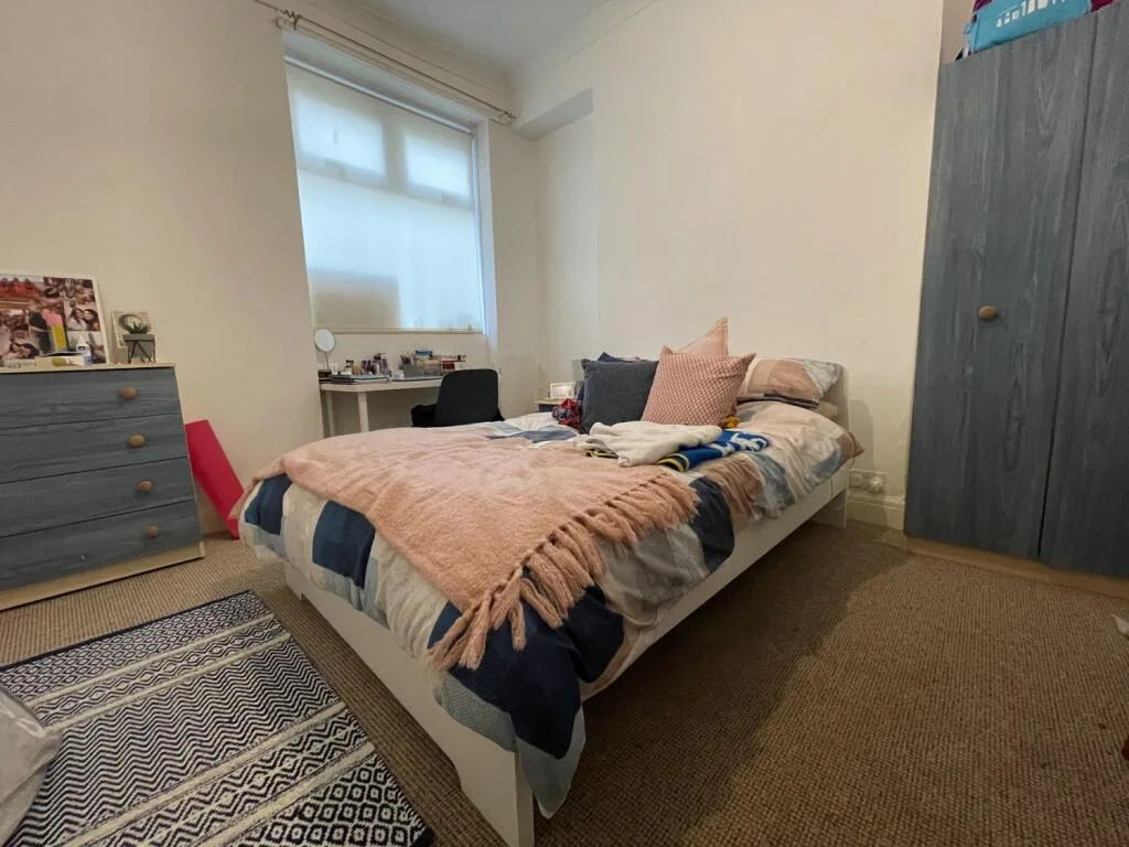 6 bedroom terraced house for rent