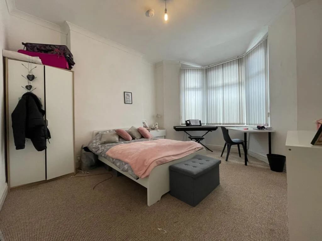 6 bedroom terraced house for rent