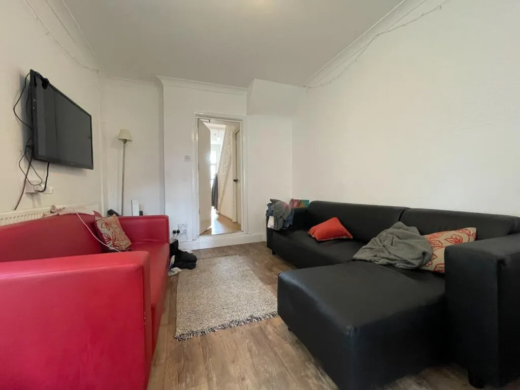6 bedroom terraced house for rent