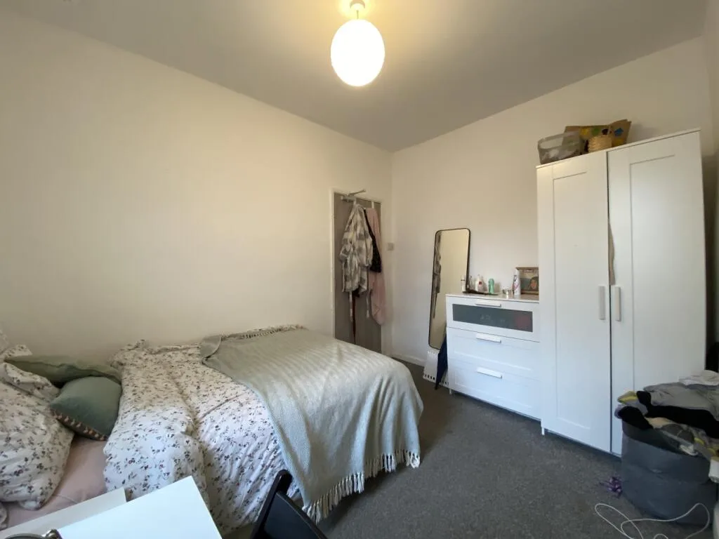 6 bedroom house for rent