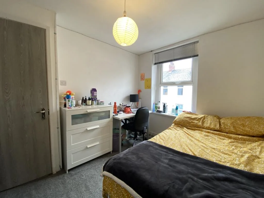 6 bedroom house for rent